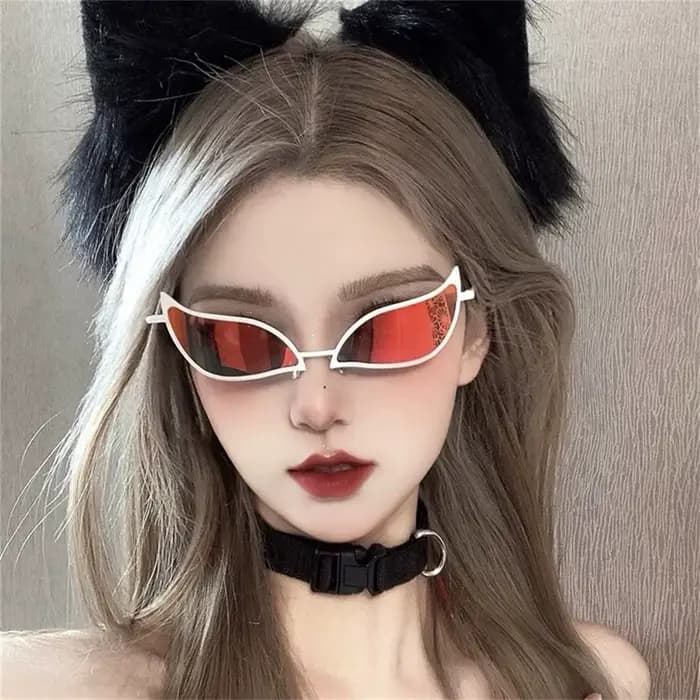 Donquixote PVC lunettes de soleil Doflamingo Cosplay lunettes Anime oeil de chat lunettes de soleil 