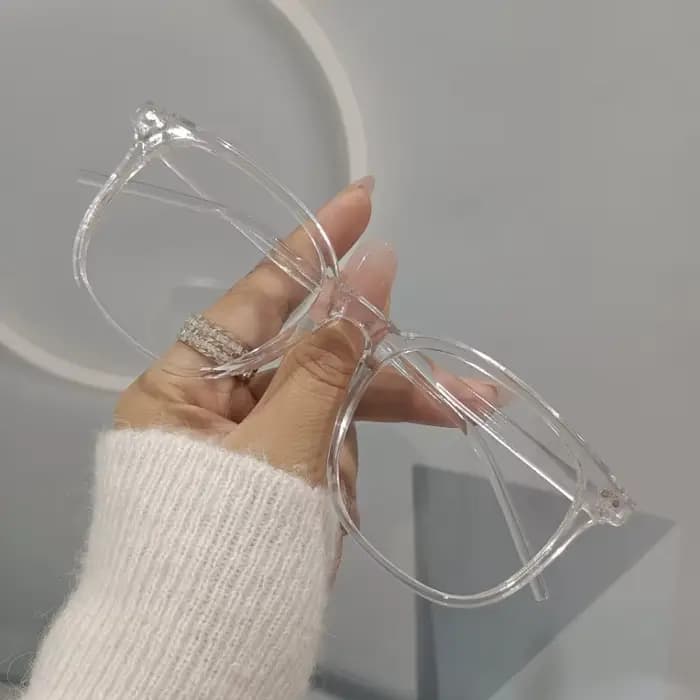 Lunettes à monture carrée minimaliste avec verres transparents, design élégant à jante noire pour fe