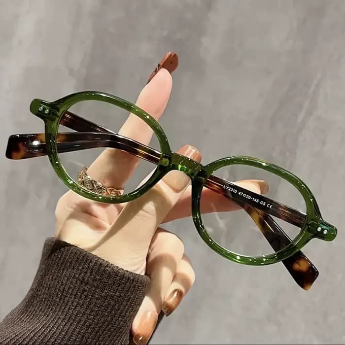 Les nouvelles lunettes à petite monture Nerdy en écaille de tortue caractéristiques un cadre et un t