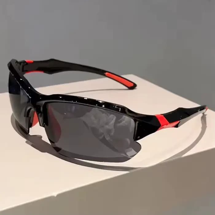 Une paire de lunettes semi-cerclées, tendance et élégantes pour femmes, adaptées aux vacances, aux f