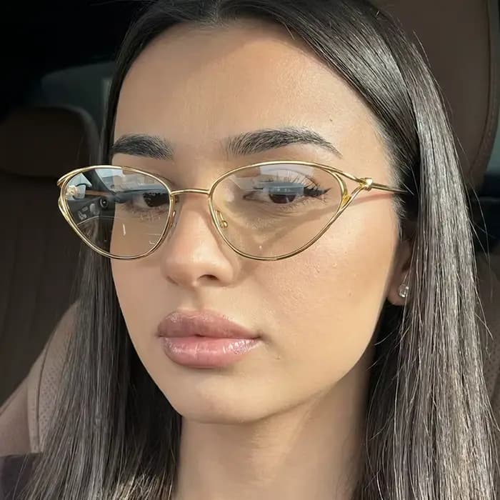 Lunettes de soleil œil de chat tendance pour femme avec petite monture métallique