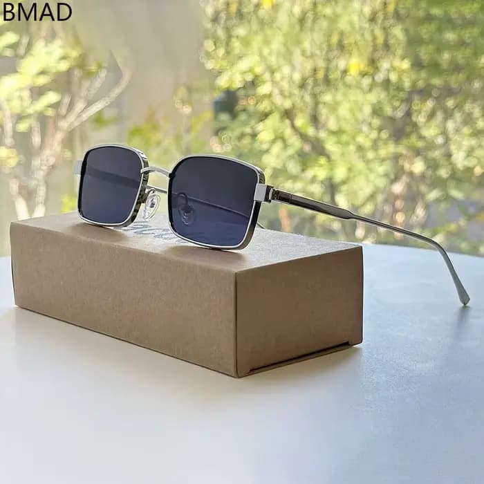 Lunettes de soleil carrées de styliste