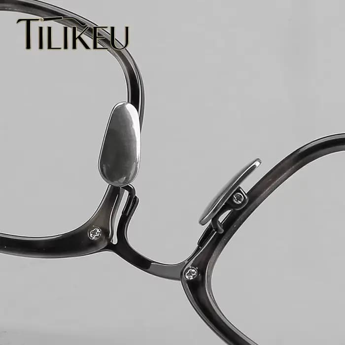 Monture de lunettes en titane ultralégère fabriquée à la main au Japon
