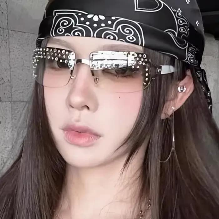 Lunettes de soleil sans monture à strass