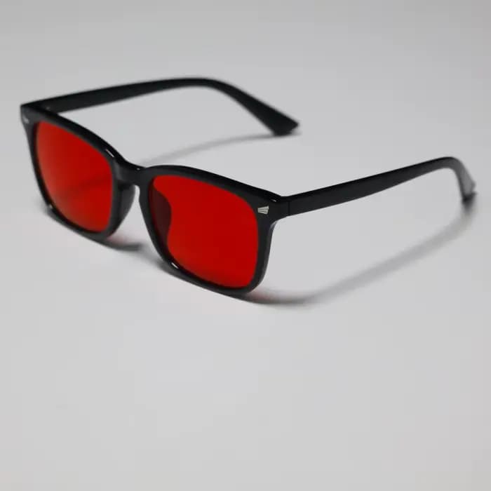 Lunettes carrées pour hommes au style unique avec verres rouges et fonction anti-lumière bleue