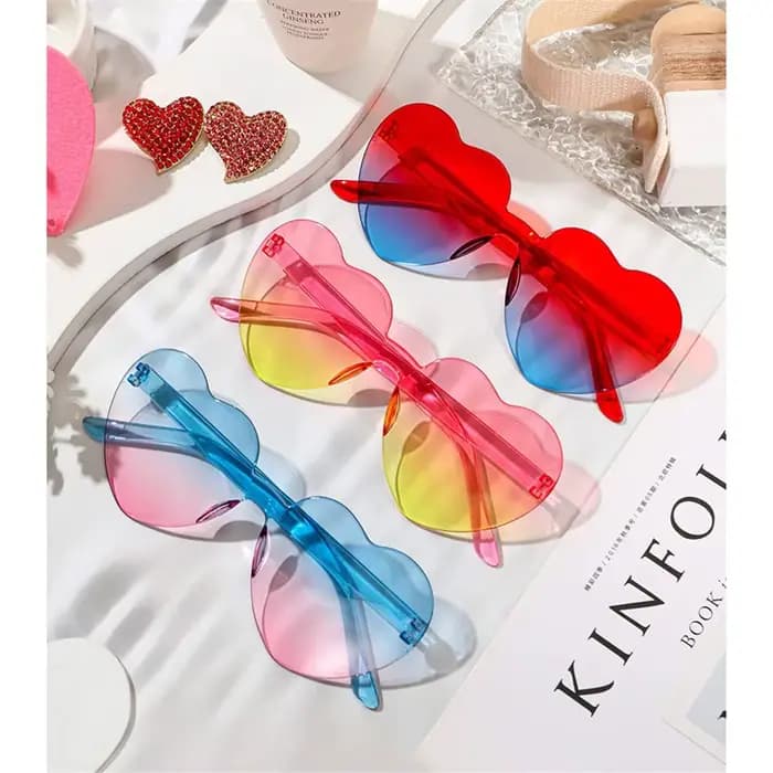 Lunettes de soleil colorées en forme de cœur