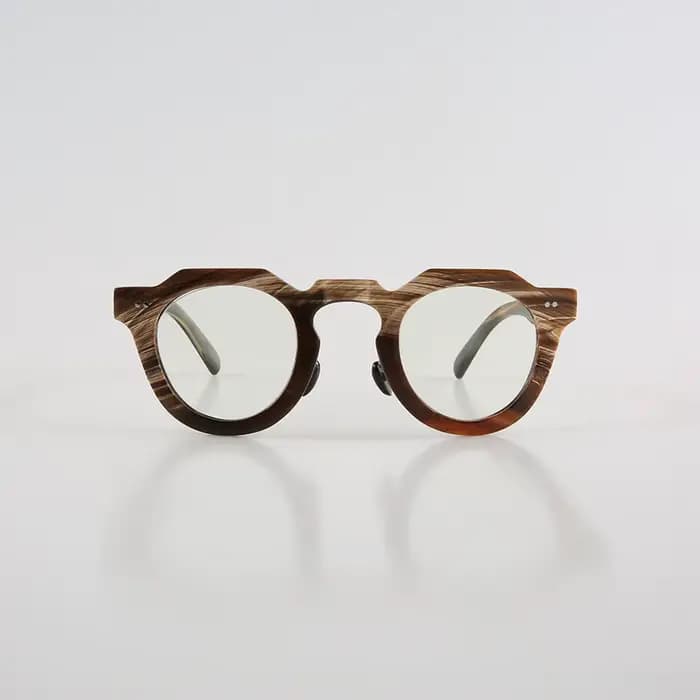 Lunettes de soleil en corne laminée à différentes couches