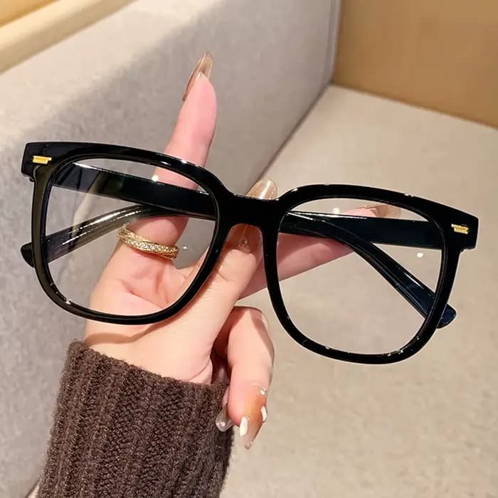 Lunettes transparentes à monture en corne