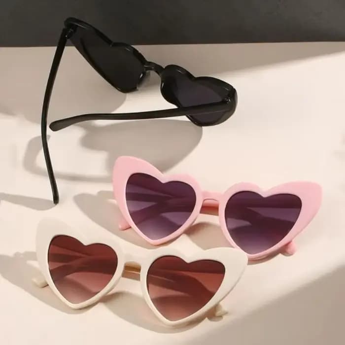 Lunettes de soleil à monture en forme de cœur pour femmes