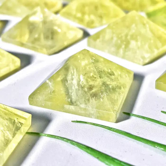 Pyramide de citrine naturelle de haute qualité, 1 pièce, décoration en cristal naturel, bijoux en pierres précieuses, paillettes, cristal de guérison