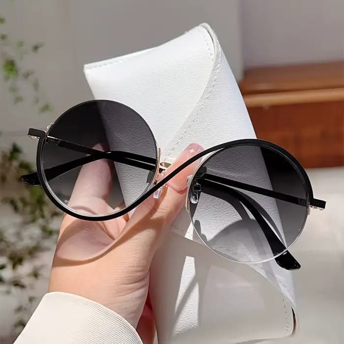 Une paire de lunettes rondes à monture complète pour femmes, lunettes roses tendance, adaptées aux voyages et à la photographie de rue