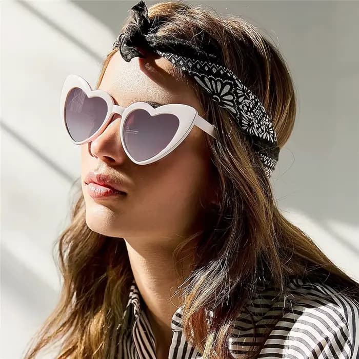 Lunettes de soleil en forme de cœur pour femmes