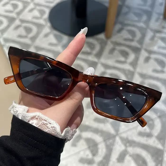 Lunettes de soleil à monture fine
