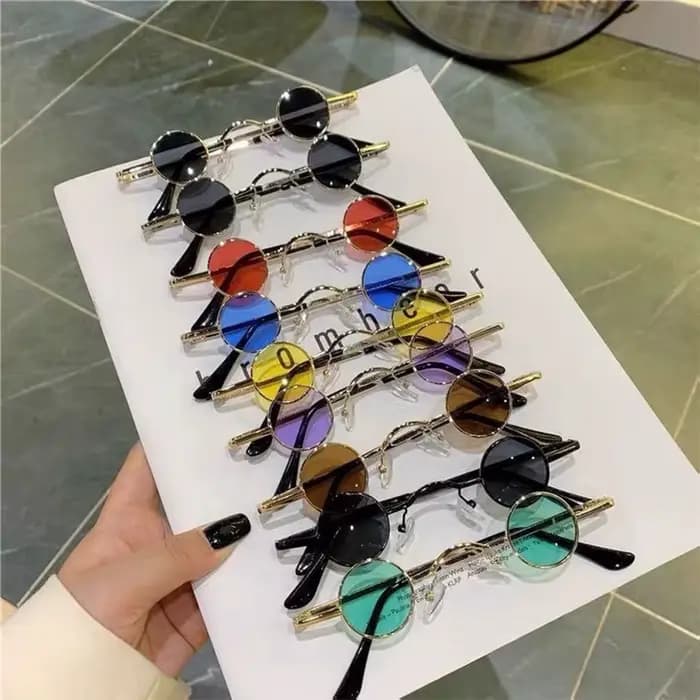 Petites lunettes de soleil rondes à monture ultra en métal