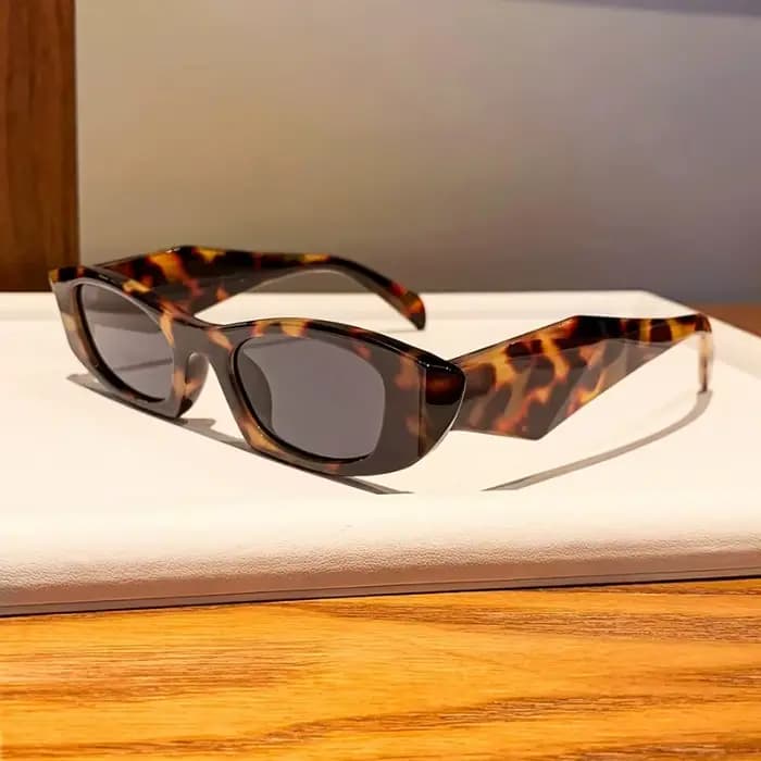 Lunettes de soleil tendance pour femme, nouveau style rétro ovale à monture large, pour un look cool et branché, style urbain pour fille branchée