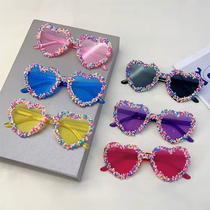 KAMMPT lunettes de soleil en forme de coeur avec Jimmies colorées femmes élégantes