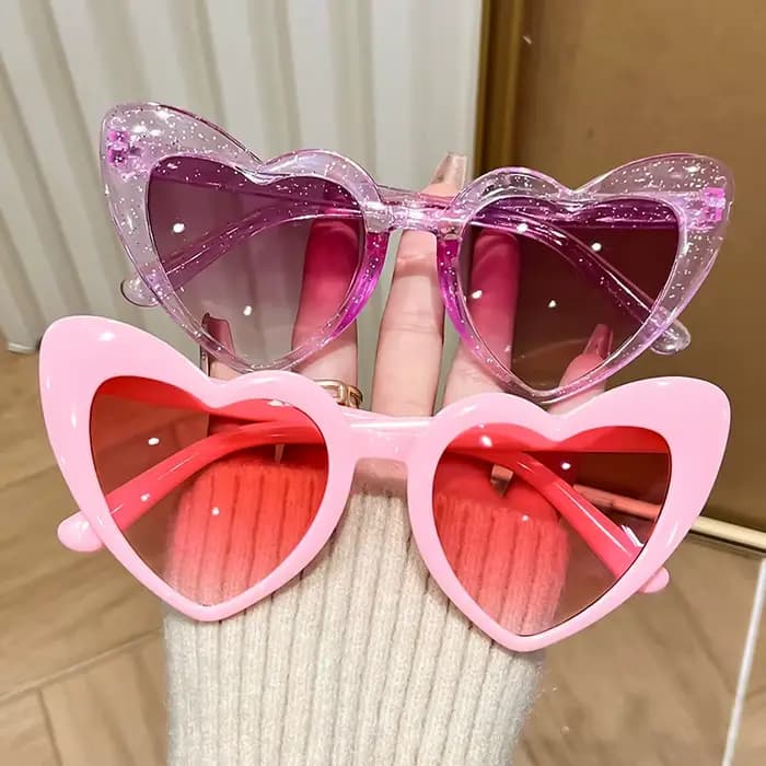 Lunettes de soleil pour femmes en forme de cœur rose