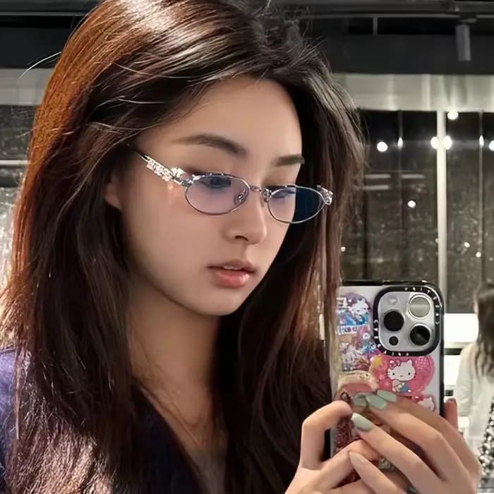 Lunettes de soleil ovales tendance avec strass