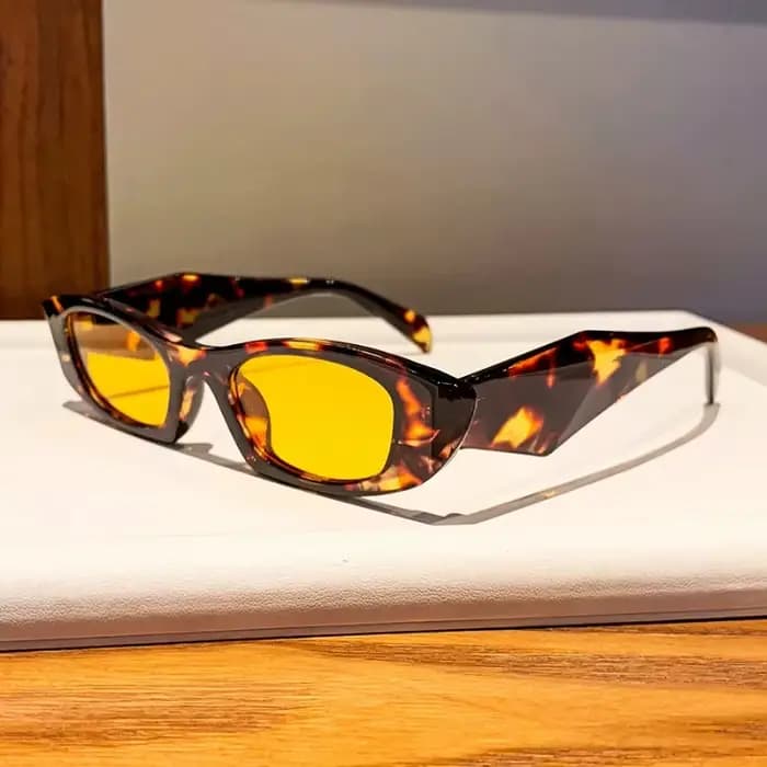 Lunettes de soleil tendance pour femme, nouveau style rétro ovale à monture large, pour un look cool et branché, style urbain pour fille branchée