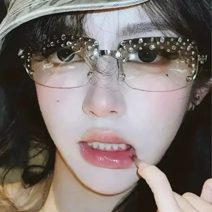 Lunettes de soleil sans monture à strass