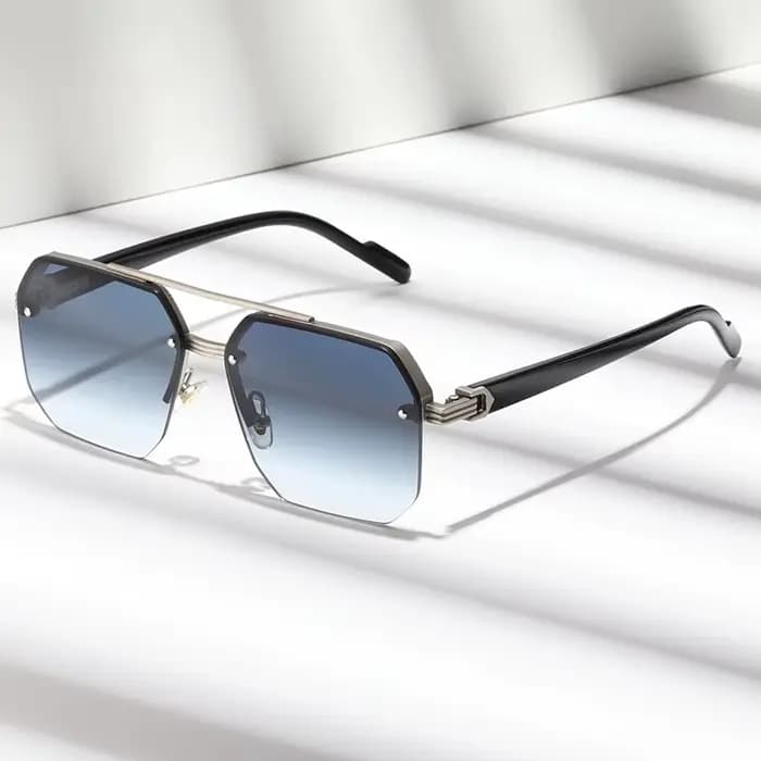 Une paire de lunettes semi-cerclées à double pont