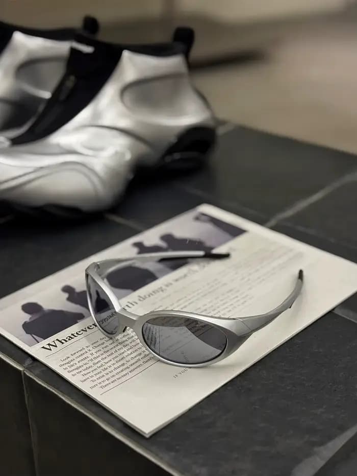 Lunettes de style avant-gardiste Y2K argentées pour la randonnée, le sport sur neige, la technologie