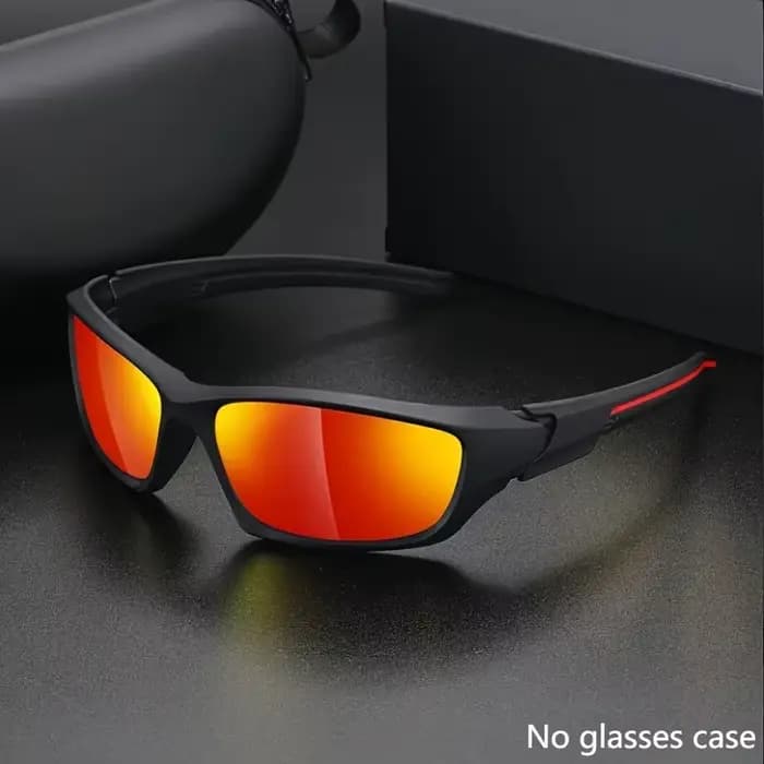 Une paire de lunettes de sport d'extérieur adaptées à la randonnée, au surf et à d'autres activités,