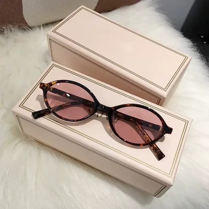 Lunettes de soleil ovales à la mode pour femmes