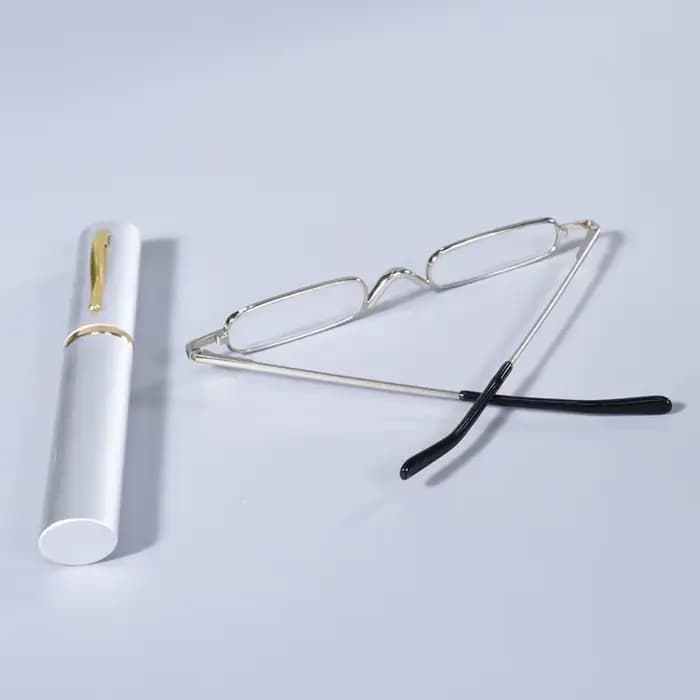Lunettes de lecture élégantes à monture argentée
