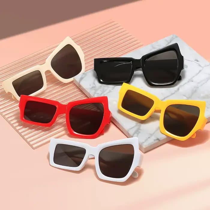 Lunettes de soleil hip-hop tendance et amusantes avec sourcils surélevés d'un côté