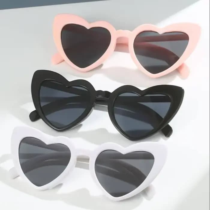 Lunettes de soleil à monture en forme de cœur pour femmes