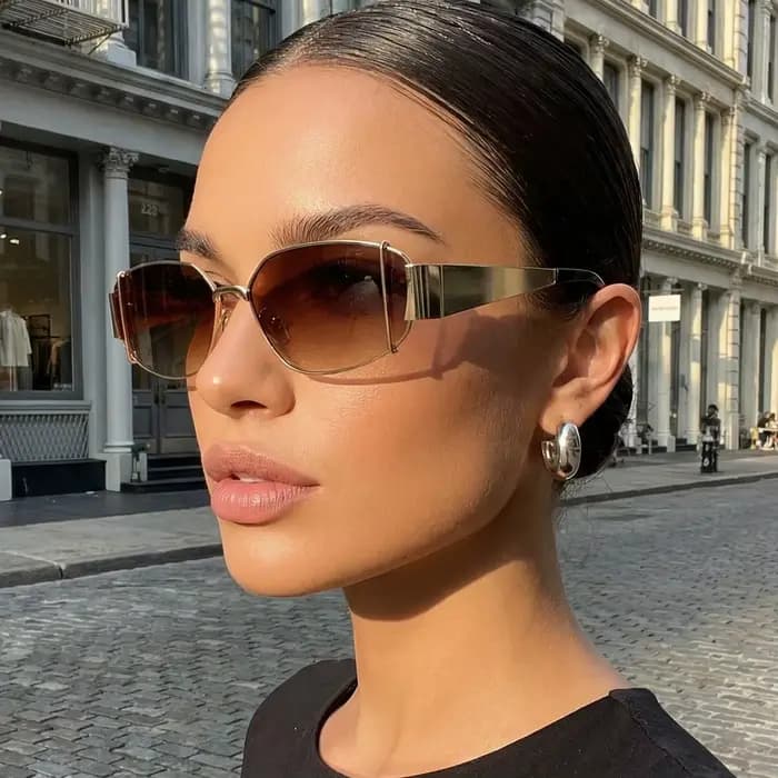 Lunettes de mode pour femmes : montures métalliques sophistiquées