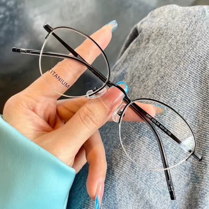 Monture de lunettes en titane ultra-légère