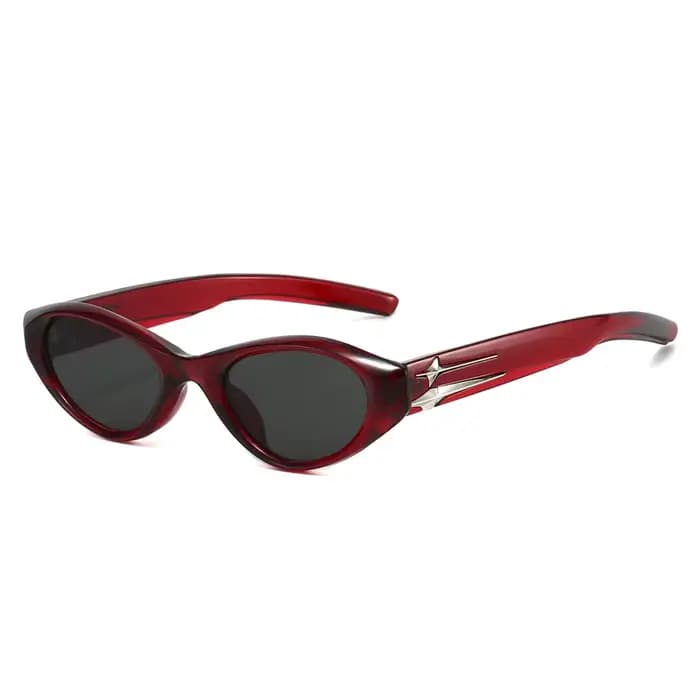 Lunettes de soleil œil de chat noires rétro tendance (détail étoile argentée) – ambiance INS de luxe