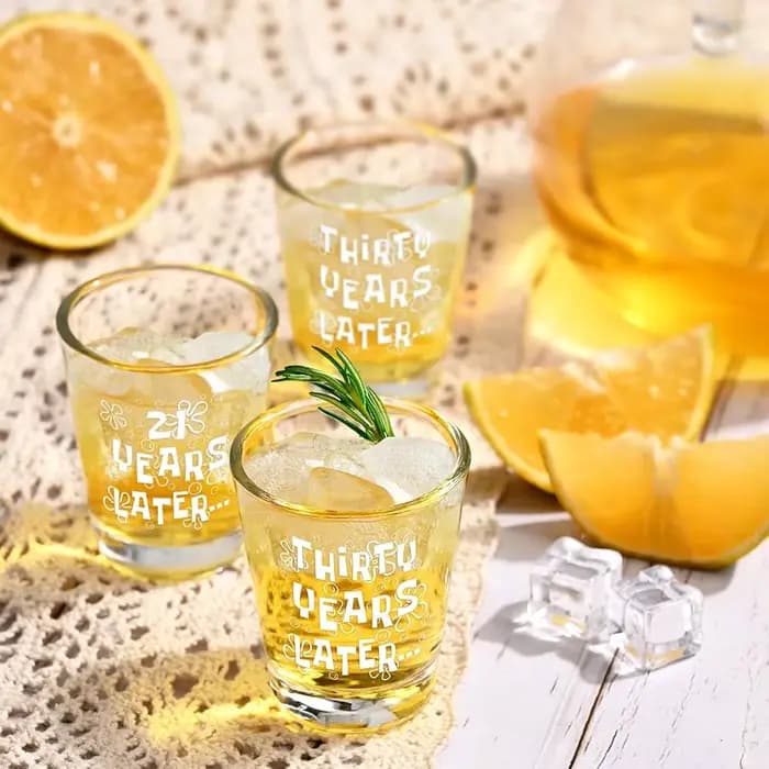 Verre à shot amusant « Trente ans plus tard », cadeau de 21e ou 30e anniversaire pour hommes et femmes, décoration de fête de 30 ans, cadeau pour lui, pour elle, pour un ami