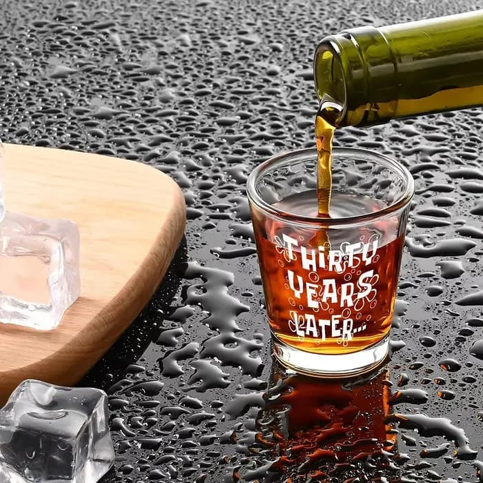 Verre à shot amusant « Trente ans plus tard », cadeau de 21e ou 30e anniversaire pour hommes et femmes, décoration de fête de 30 ans, cadeau pour lui, pour elle, pour un ami