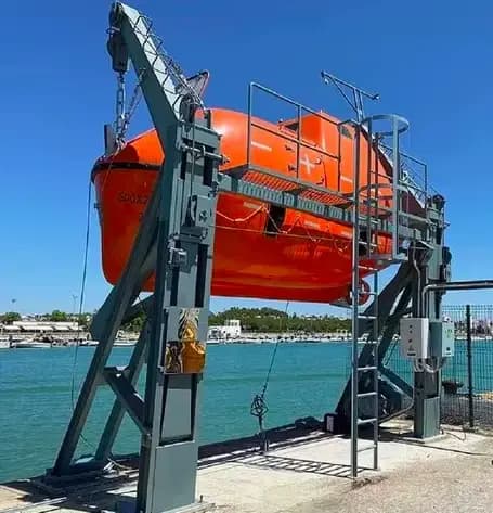 NOUVEAU Bateau de sauvetage entièrement fermé en fibre de verre Sola F. R. P. à vendre à prix avantageux
