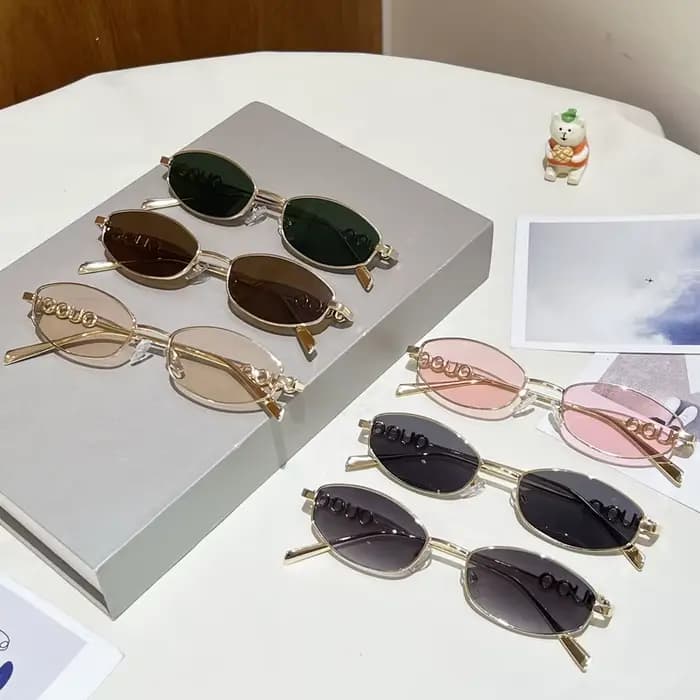Lunettes de soleil polygonales ovales de petite taille au design de marque avec branches métalliques à lettres