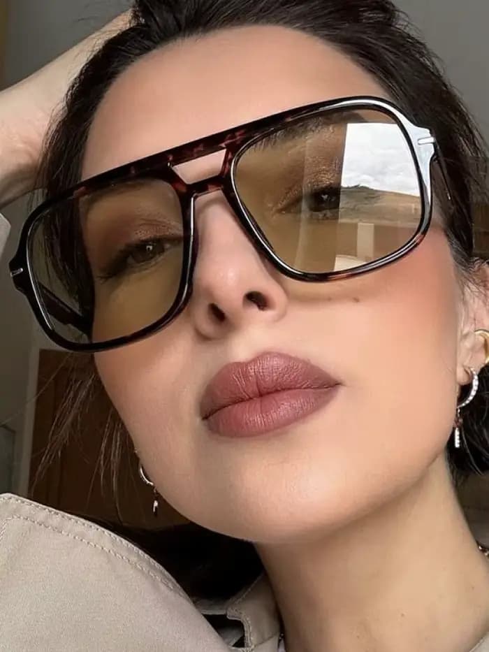 Lunettes de soleil carrées à double barre et rivets pour femme