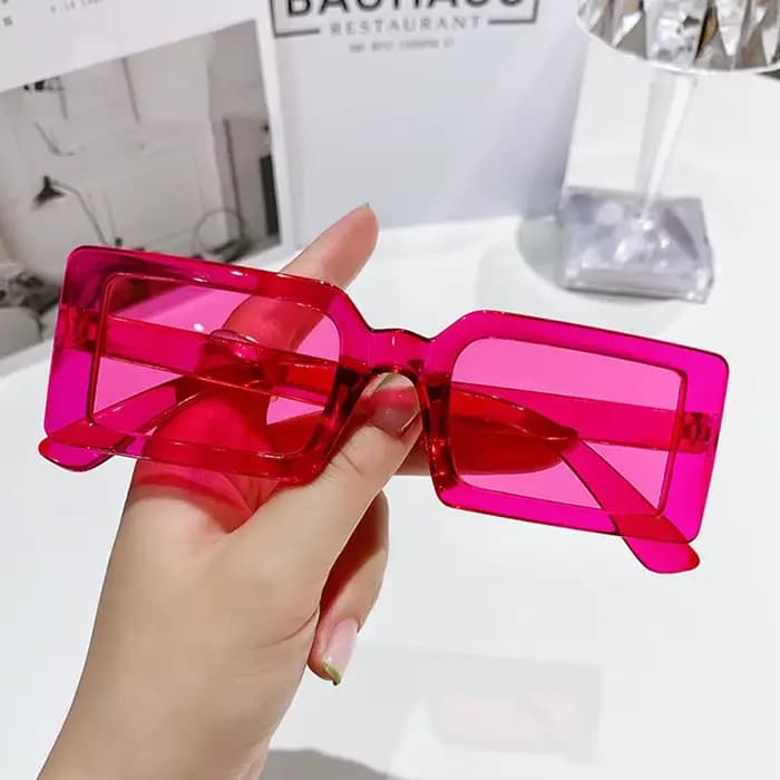 Lunettes de soleil rectangulaires à la mode pour femmes