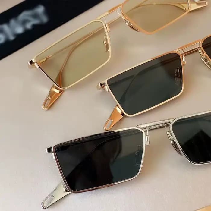 Lunettes de soleil rétro années 90
