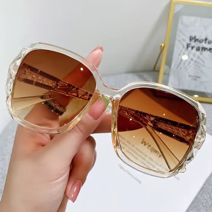 Lunettes de soleil tendance pour défilés de mode