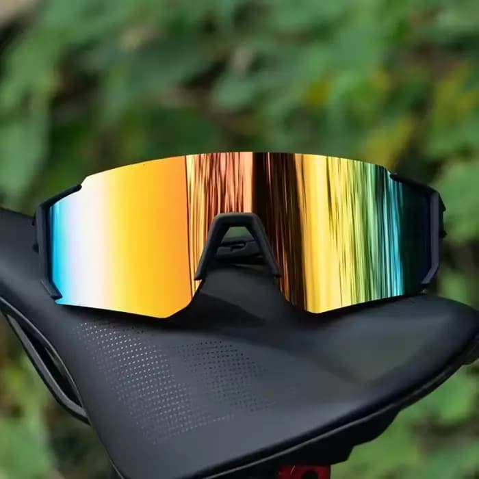 Des lunettes tendance à monture en plastique monobloc