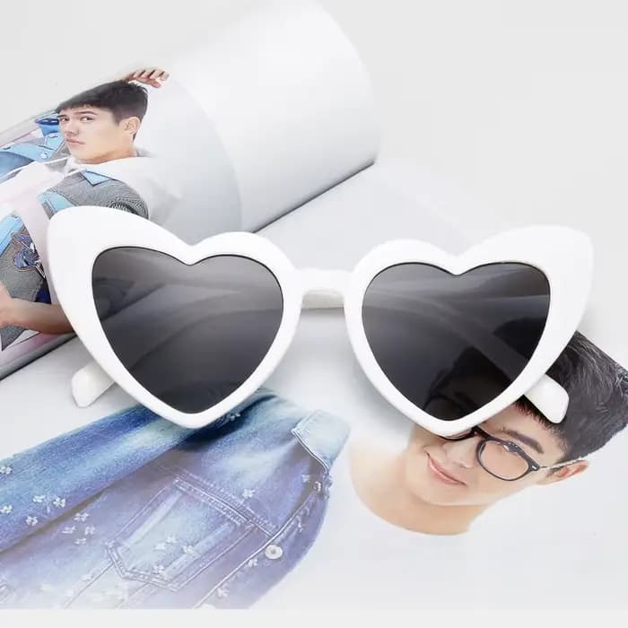 Lunettes de soleil en forme de cœur à effet spécial Love