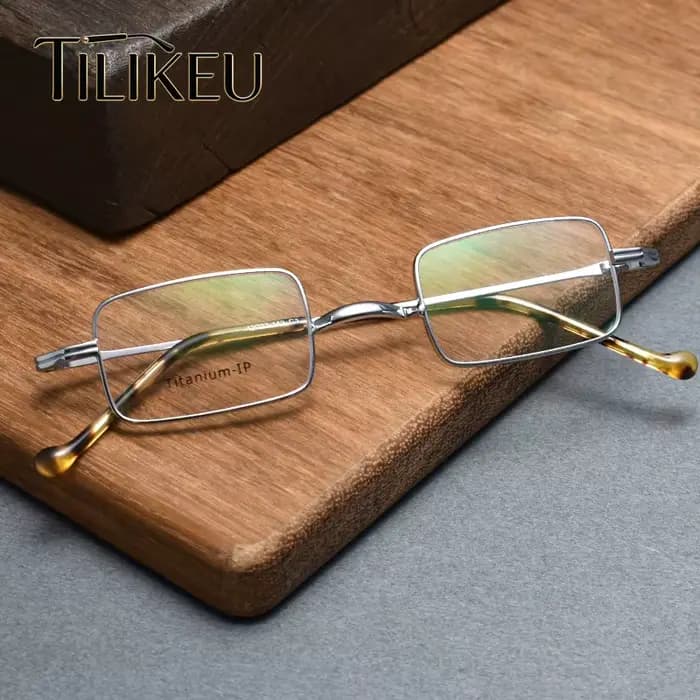 Monture de lunettes carrée japonaise en titane de petite taille