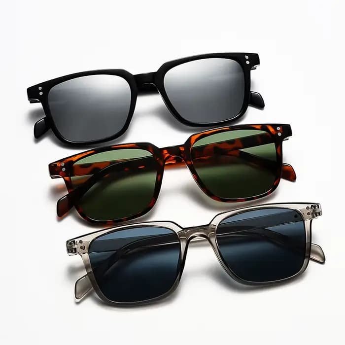 Petites lunettes de soleil à monture carrée