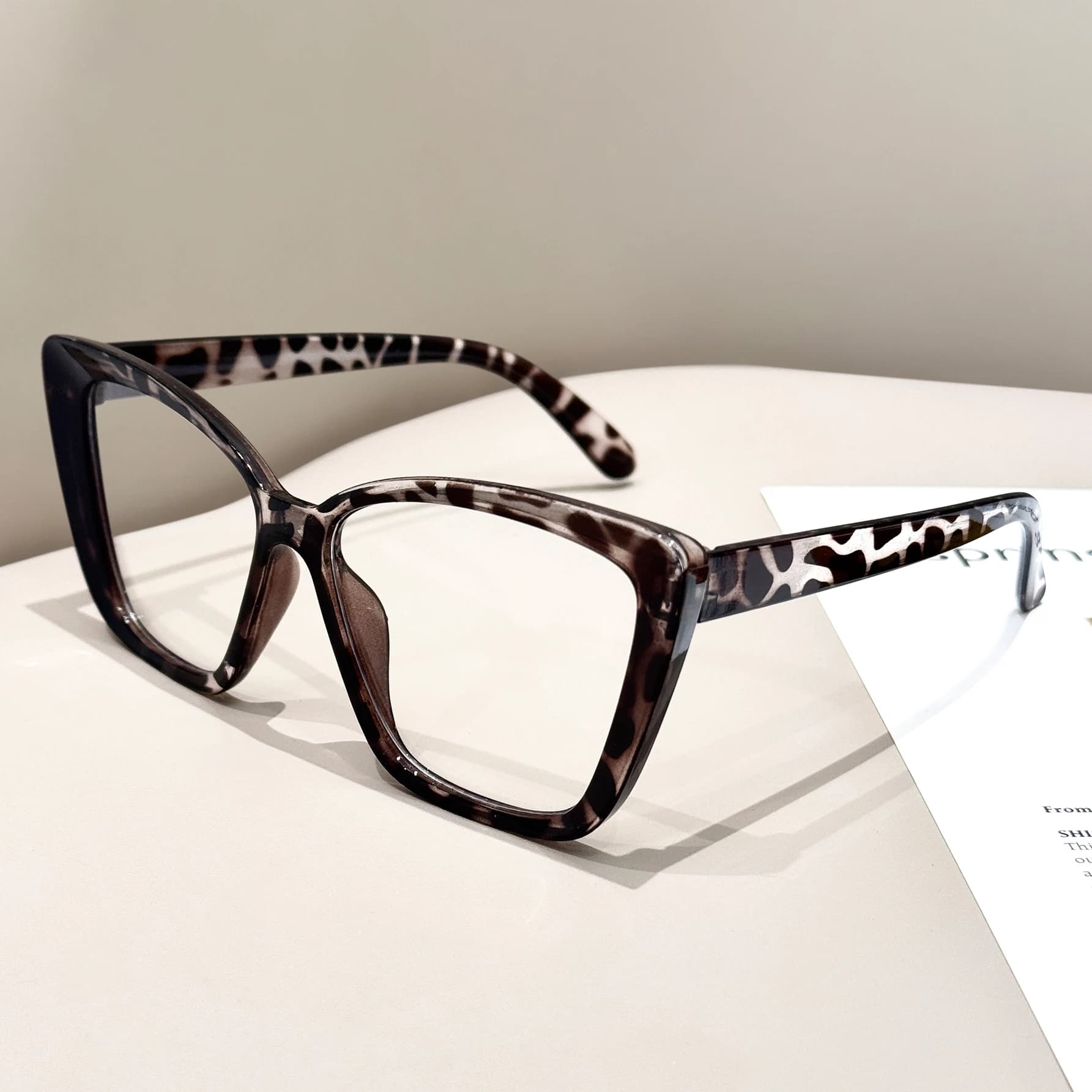 1 paire de lunettes de mode œil de chat pour hommes et femmes, de même style, idéales pour les traje