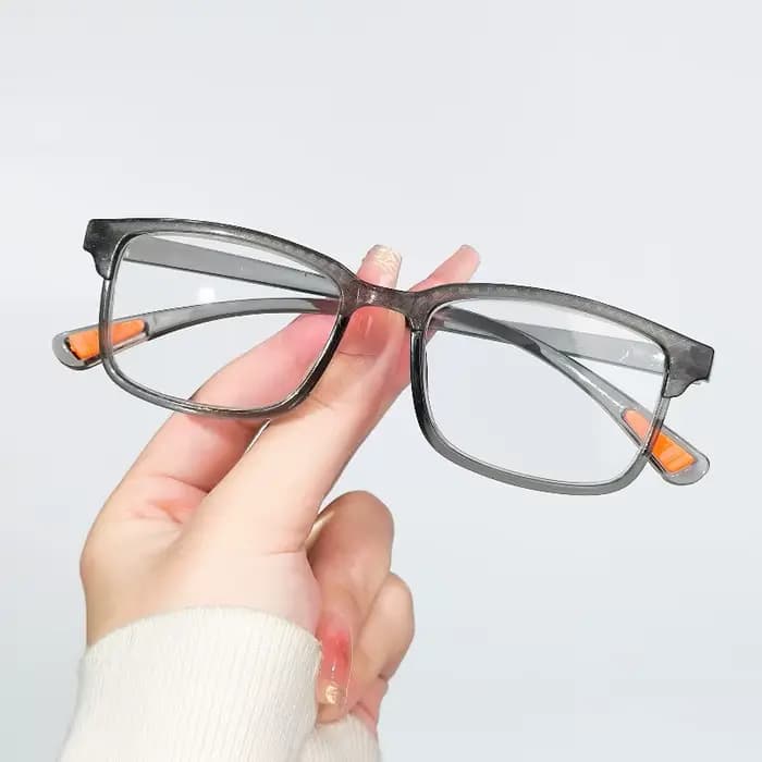 Un ensemble de 6 lunettes de lecture Simplicity à monture complète