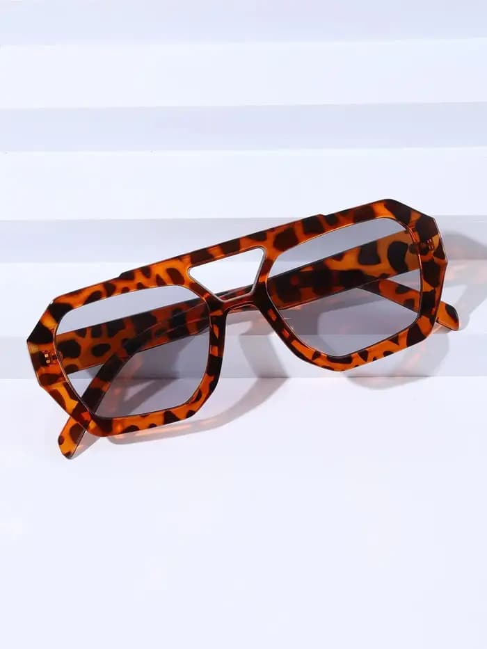 Lunettes de soleil irrégulières à double faisceau transfrontalier européennes et américaines 2023 Nouvelles lunettes de soleil rétro personnalisées populaires sur l'intérieur