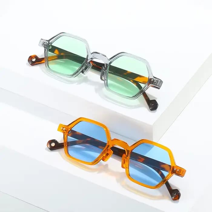 Lunettes de soleil hexagonales à petite monture irrégulière